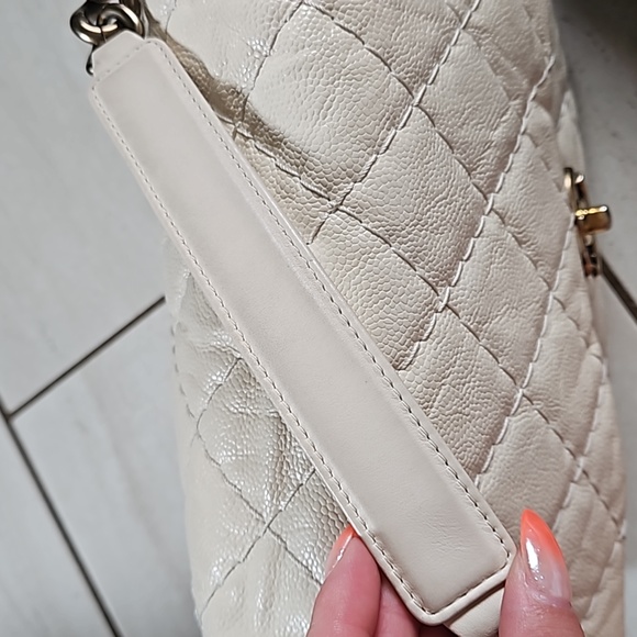 CHANEL 14S Flap Bag Crossbody Cream Leather Gold Chain CC Logo w/Box + Card - Picture 5 of 16